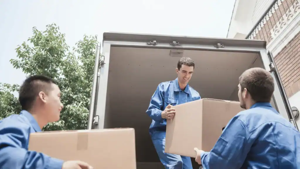 The Benefits of Hiring Professional Movers